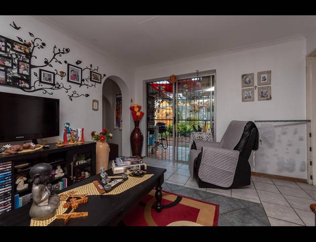 5 BEDROOM FREEHOLD SOLD IN ELANDSPARK